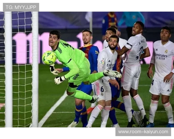 战术复古潮流争议,观赏性与实用性博弈